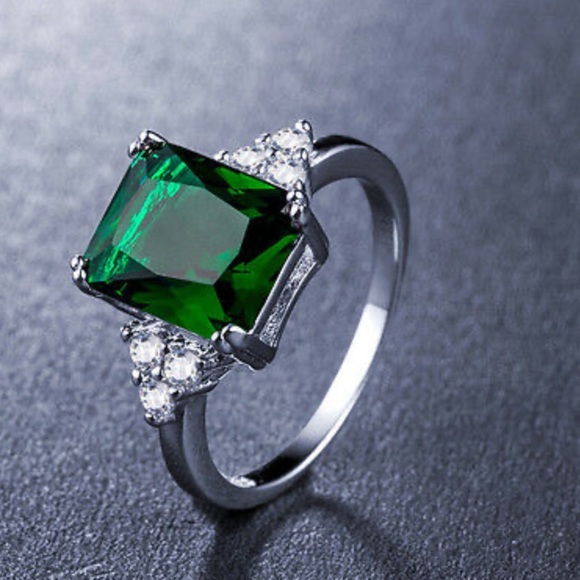 New 925 Sterling Silver Emerald Ring - Picture 1 of 11